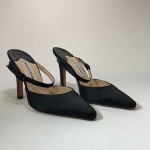 MANOLO BLAHNIK - black satin pointed toe heels